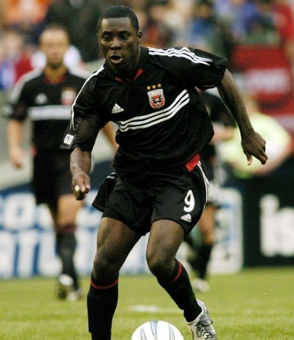 爱游戏平台-包含风云突变夏洛特黄蜂转会期临场应变，葡超版图或变，球迷炸锅，球队文化再被提及的词条