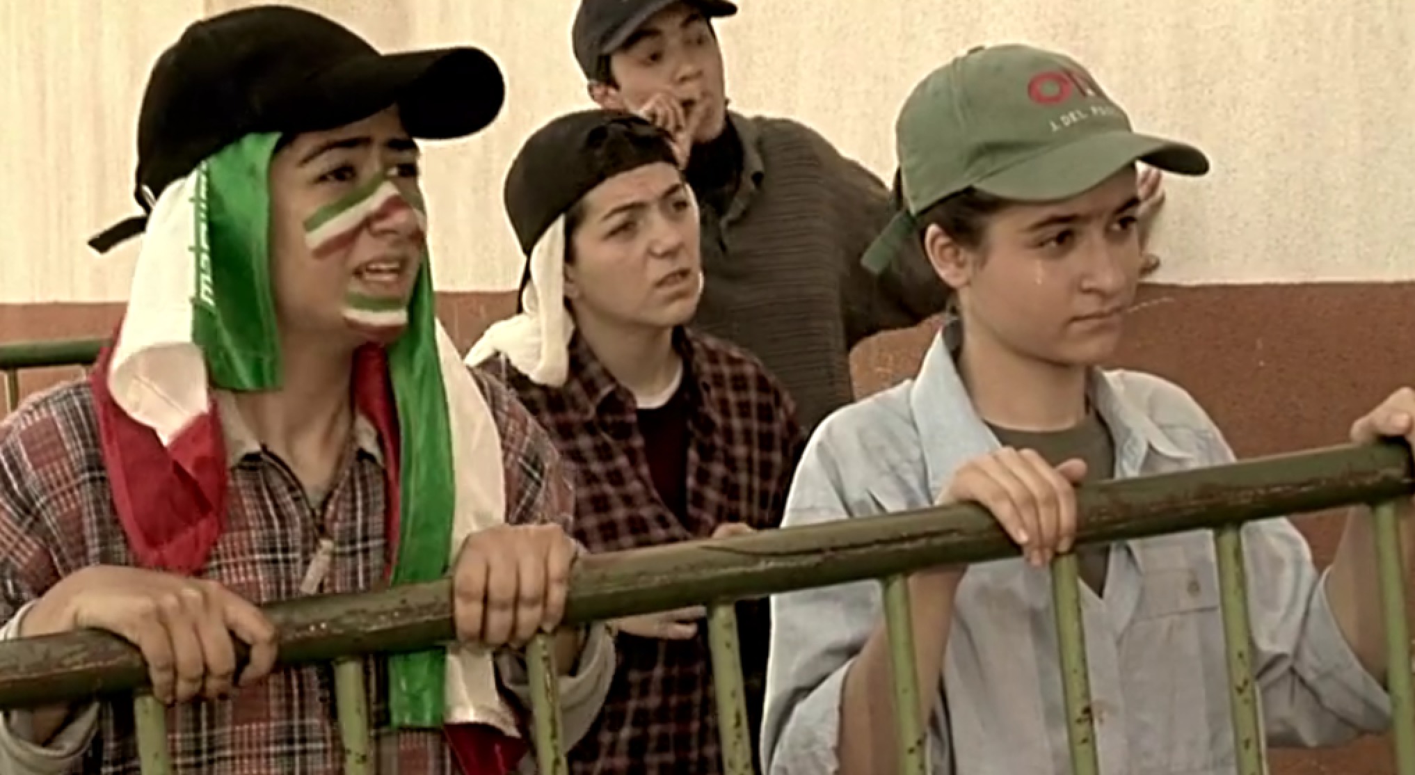 包含赛地聚焦——足总杯国际比赛日热度飙升；里昂迎来里程碑；球迷炸锅；纪律约束更严格的词条