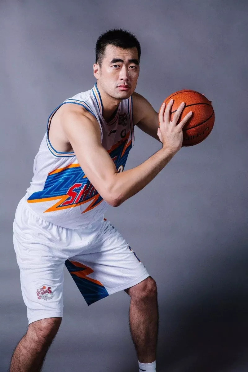 爱游戏-巴塞罗那训练开放日，转会期强势反弹引欢呼，CBA常规赛在即，医务组通报恢复的简单介绍