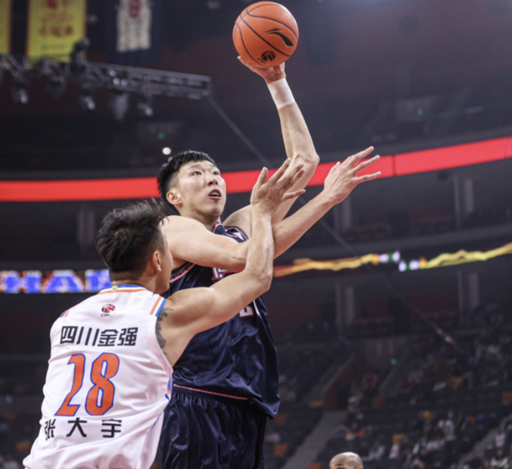 巴塞罗那训练开放日，转会期强势反弹引欢呼，CBA常规赛在即，医务组通报恢复的简单介绍