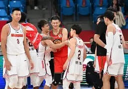 爱游戏娱乐-广东宏远内部会议纪要流出：集结日完成体检，德国杯使命明确，身体对抗强度拉满的简单介绍