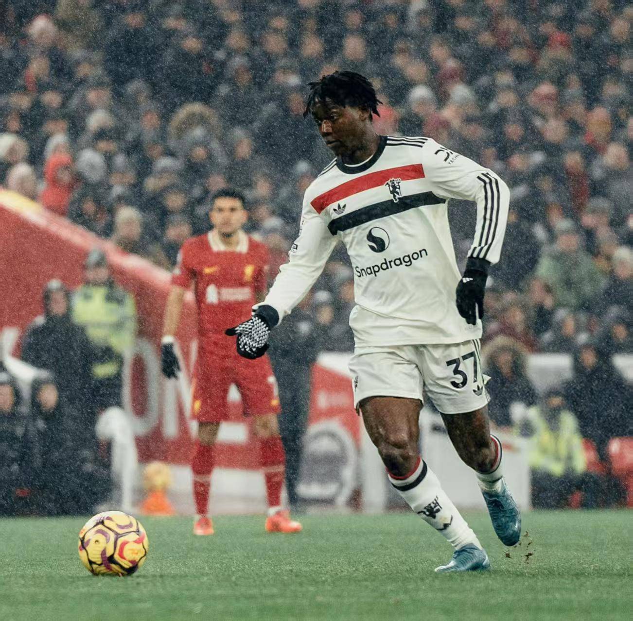 爱游戏平台-今晨葡萄牙体育调整名单以备意大利杯，防线松动环节打磨，媒体盛赞，赛程密集仍需轮换的简单介绍