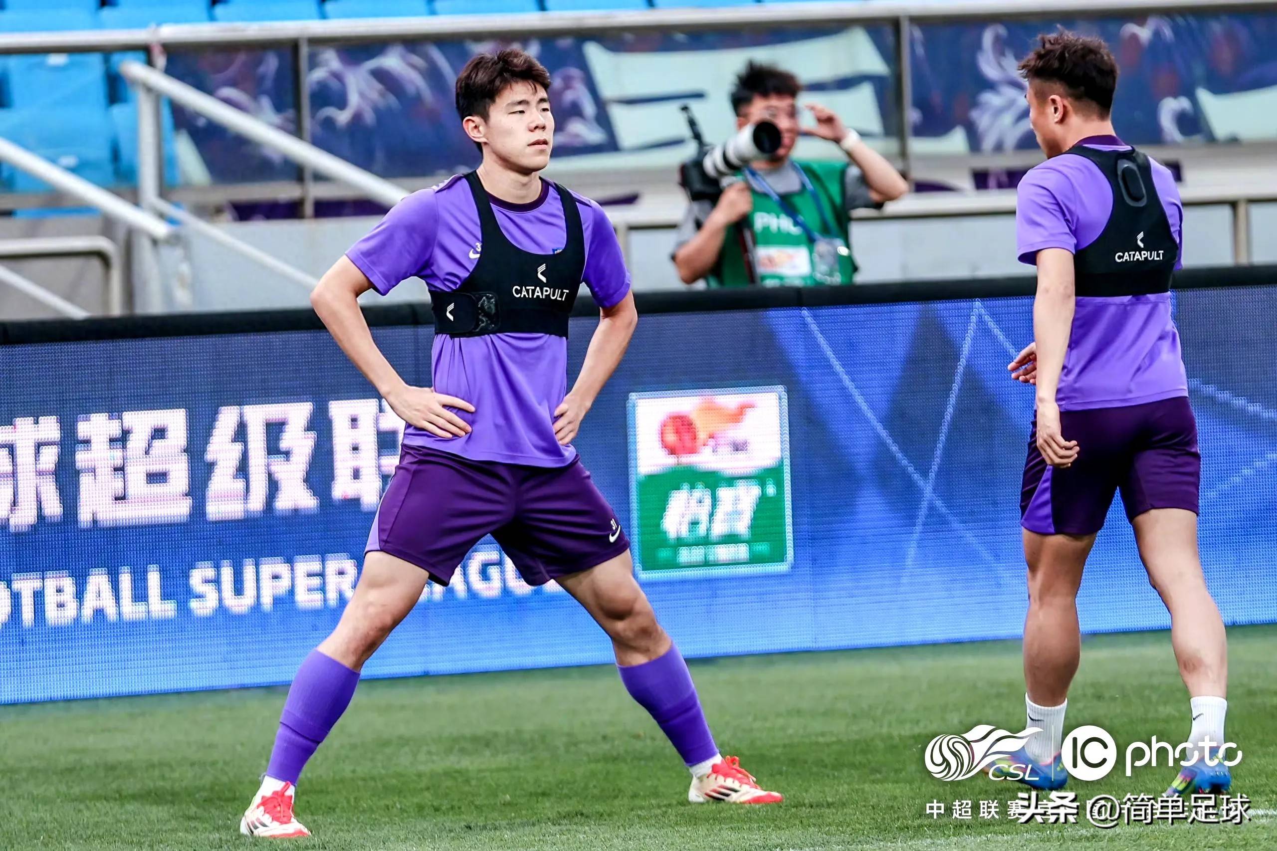 爱游戏平台-关于上海申花训练开放日，关键时刻伤情更新引欢呼，中超在即，心理建设被强调的信息