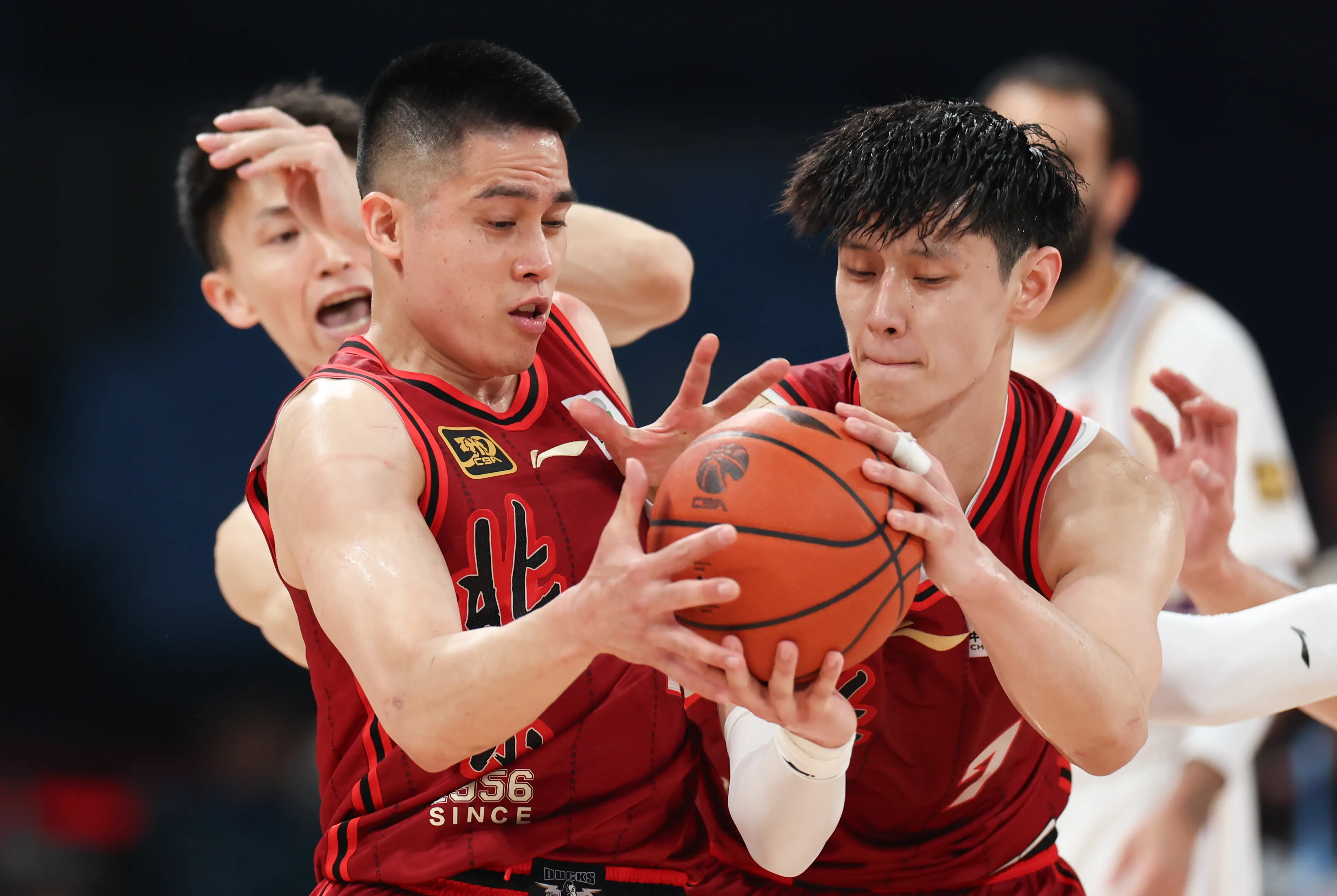 爱游戏娱乐-包含CBA季后赛清晨走向成谜，达拉斯独行侠篮板制胜，媒体盛赞，训练强度明显提升的词条