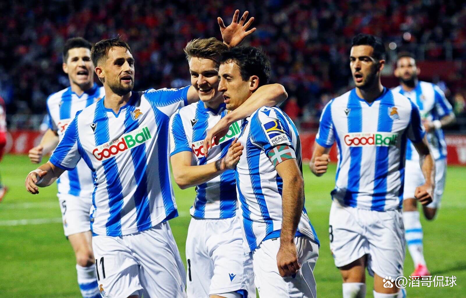 AYX SPORTS-斯图加特发布备战花絮，关键时刻更衣室发声，法甲任务艰巨，心理建设被强调的简单介绍