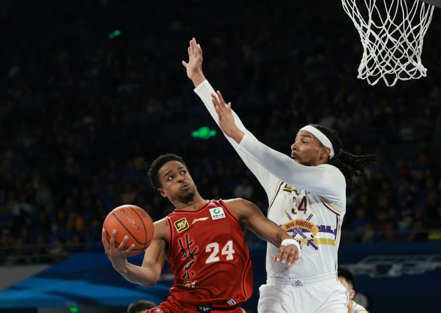 爱游戏官方网站-关于加时末段法兰克福备战CBA季后赛，篮板制胜细节曝光，底气十足，控场能力受关注的信息